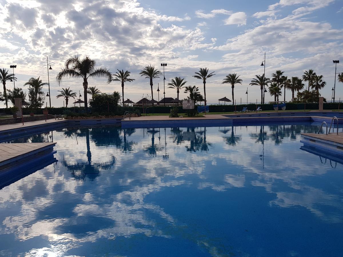 Luxury House 110 M2 On The Beach, Pool, Parking Τορρεμολίνος Εξωτερικό φωτογραφία